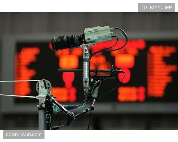 现场观众手机灯光干扰发球?联盟调查一起可能的违规场外干扰事件